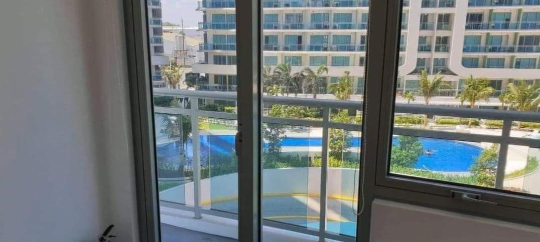 Paranaque City Azure Urban Resort מראה חיצוני תמונה