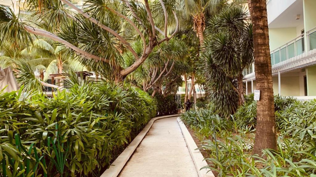 Paranaque City Azure Urban Resort מראה חיצוני תמונה